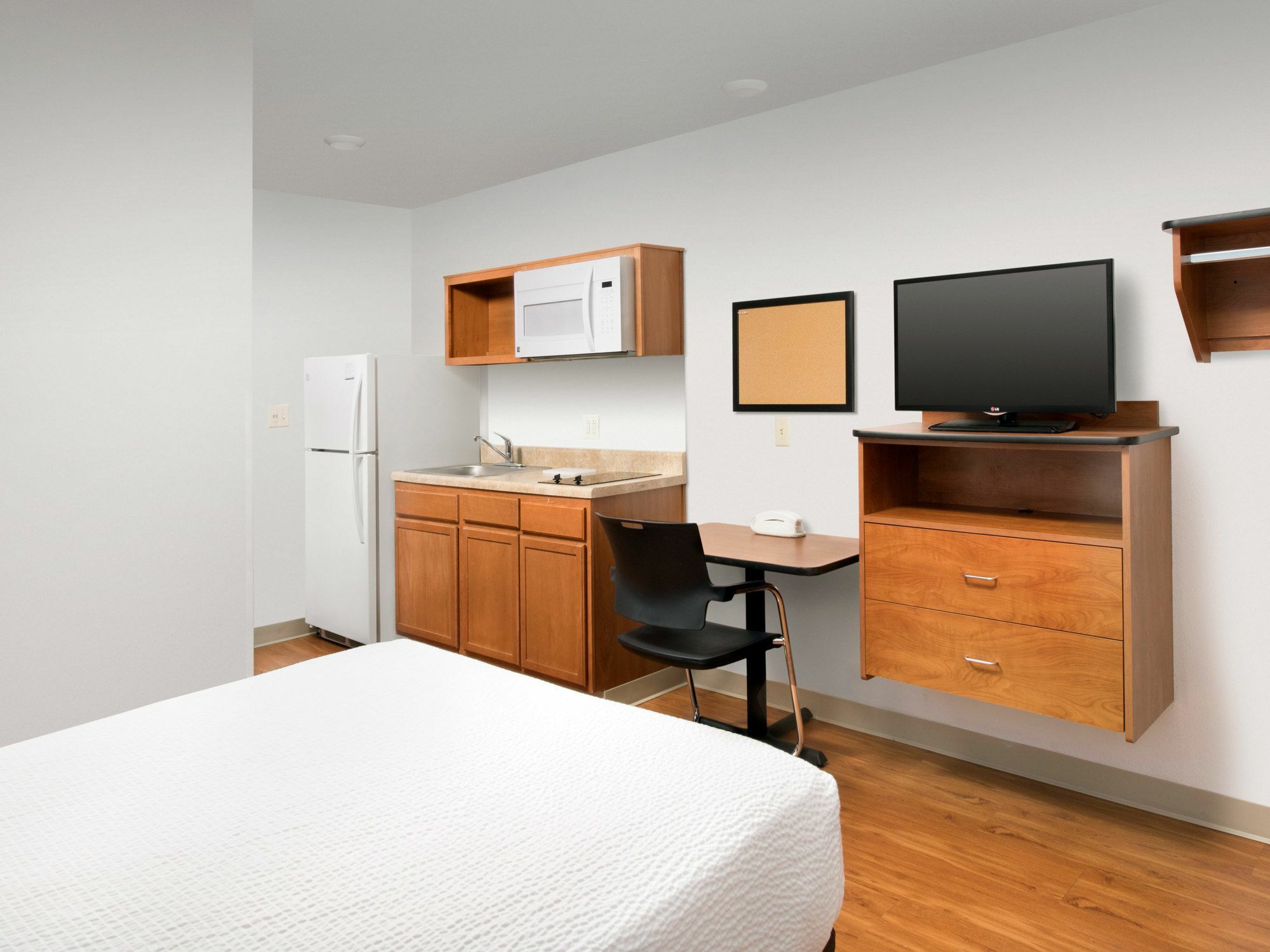 Extended Stay America Select Suites - Cleveland - Airport Fairview Park Exterior foto